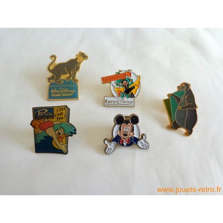 lot pin's "divers Disney"