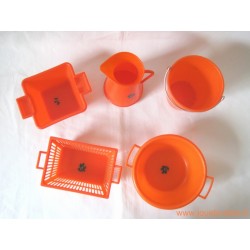 Petits ustensiles de ménage orange