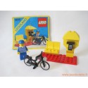Le cycliste et la cabine téléphonique Lego 6613
