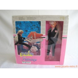 Poupée Perle pianiste