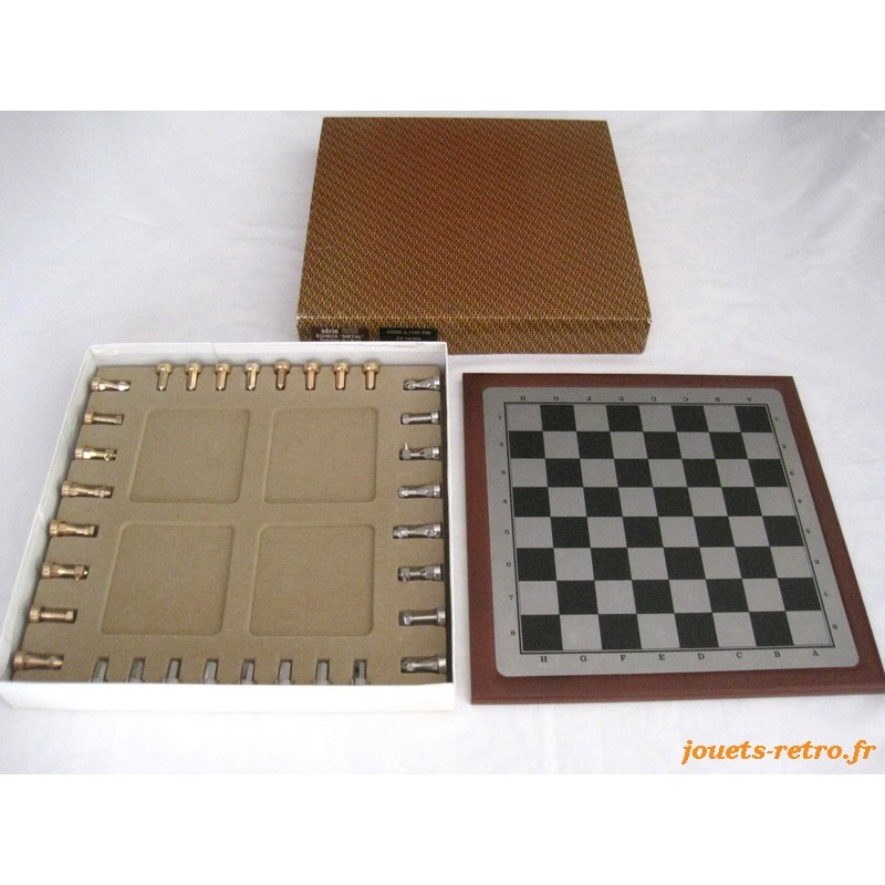 Jeu d'échecs magnétique vintage design