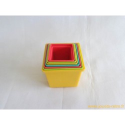 Tour de cubes à emboiter Playskool